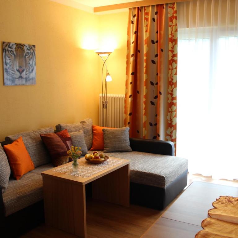 Pension & Ferienwohnung Sonnleiten - Apartment mit 2 Schlafzimmern, einem Balkon und Gartenblick - 7