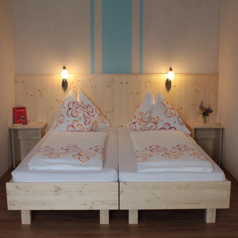 Pension & Ferienwohnung Sonnleiten - Apartment mit 2 Schlafzimmern, einem Balkon und Gartenblick - 17
