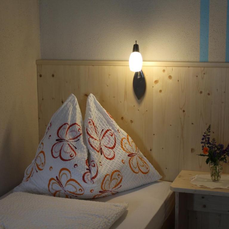 Pension & Ferienwohnung Sonnleiten - Apartment mit 2 Schlafzimmern, einem Balkon und Gartenblick - 15
