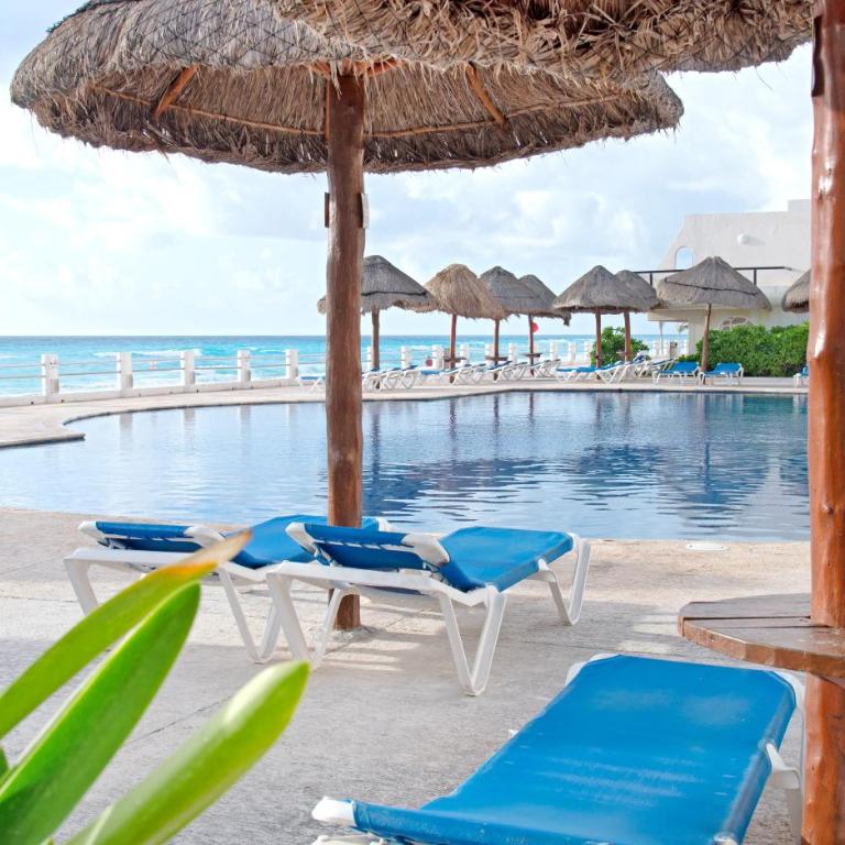 Oceanfront white sand beach condo for families - Two-Bedroom Apartment - 2