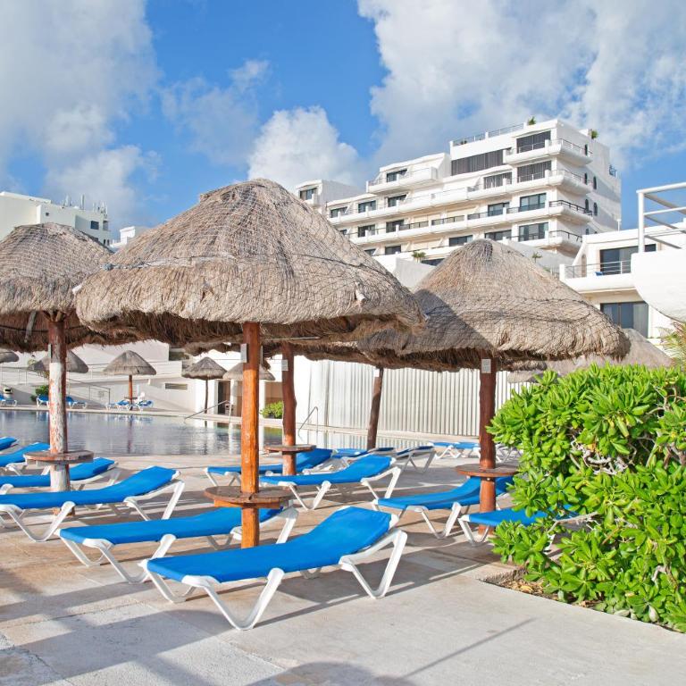 Oceanfront white sand beach condo for families - Two-Bedroom Apartment - 9