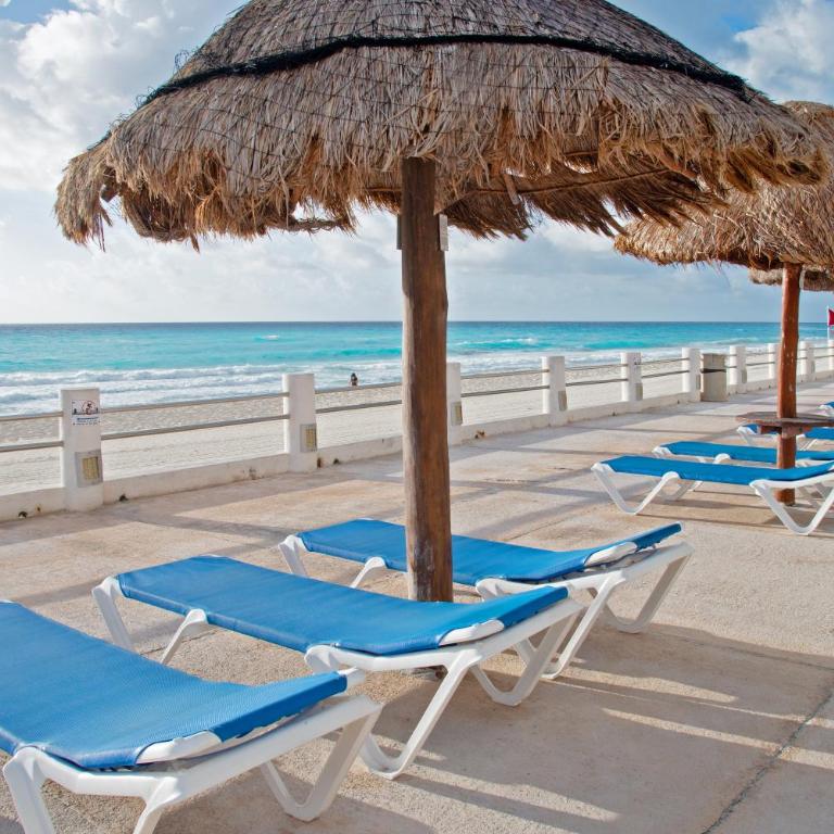 Oceanfront white sand beach condo for families - Two-Bedroom Apartment - 8