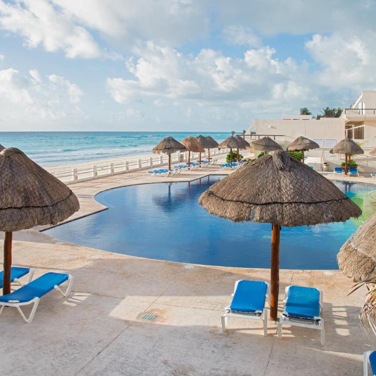 Oceanfront white sand beach condo for families - Two-Bedroom Apartment - 4