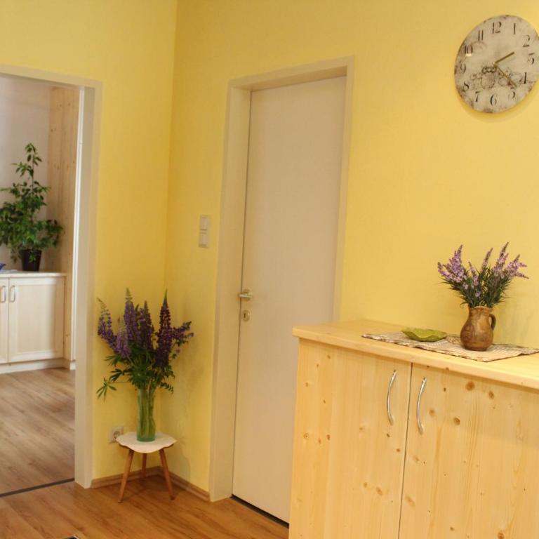 Pension & Ferienwohnung Sonnleiten - Apartment mit 2 Schlafzimmern, einem Balkon und Gartenblick - 11