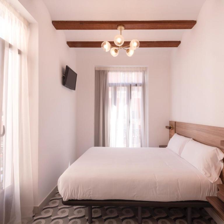 Hotel 19-30 Valencia - Triple Room with Balcony - 10
