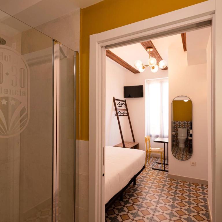 Hotel 19-30 Valencia - Single Room with Private Bathroom - 9