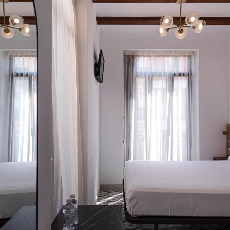 Hotel 19-30 Valencia - Double Room with Balcony - 9