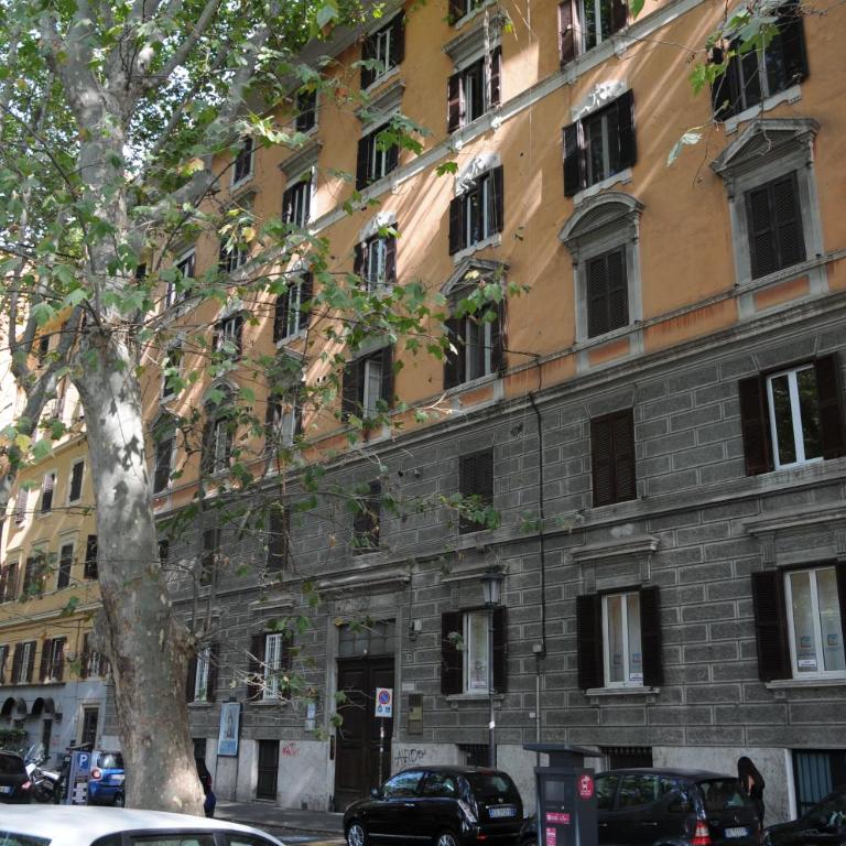 Vatican Townhouse - Three-Bedroom Apartment - 1