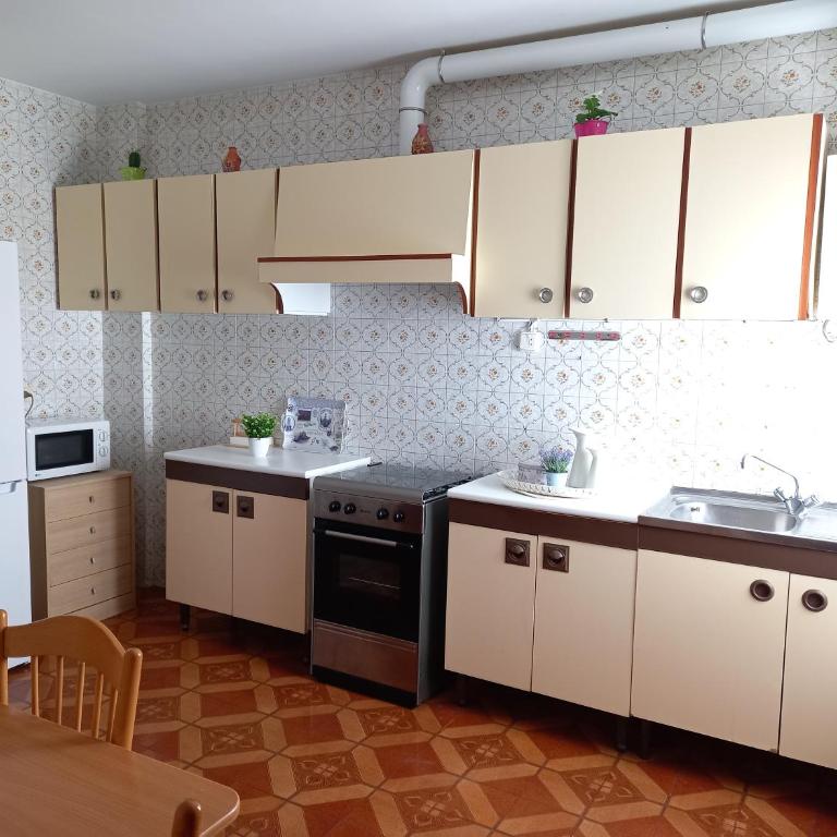 PISO AMPLIO A 100 M DE LA PLAYA - Apartamento de 3 dormitorios - 15