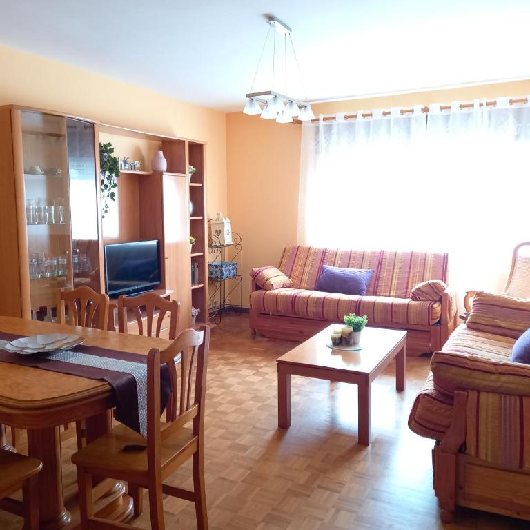 PISO AMPLIO A 100 M DE LA PLAYA - Apartamento de 3 dormitorios - 13