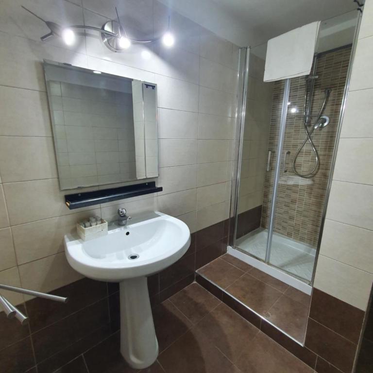 B&B City Center - Two-Bedroom Standard Apartment - 2