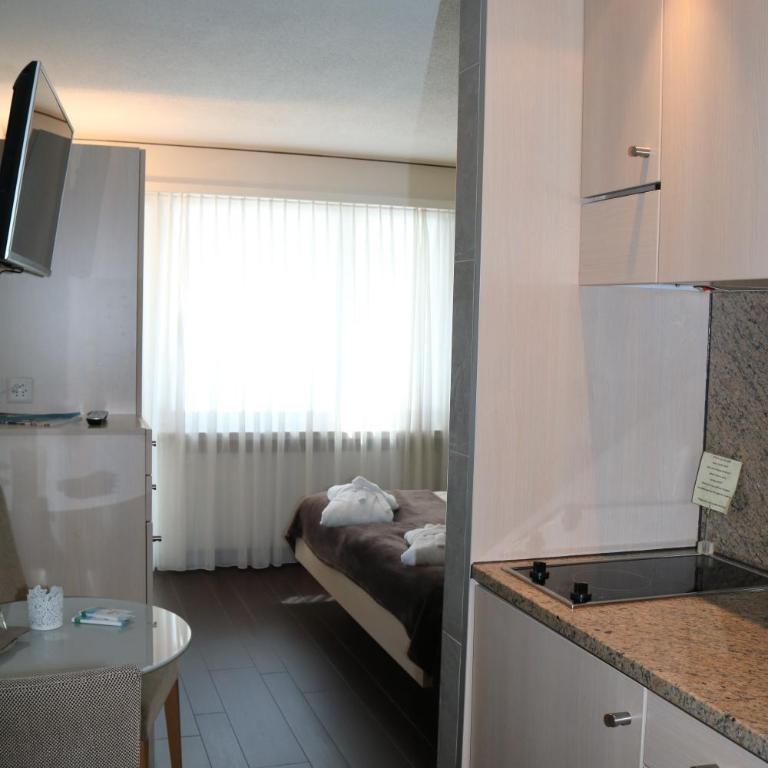 Hotel Belmont - Doppelzimmer mit Küchenzeile und Balkon - 5