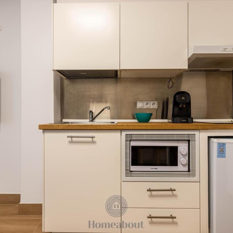 FUN BUILDING APARTMENTS by HOMEABOUT - Superior 1BR 1BT & Private Balcony - 28