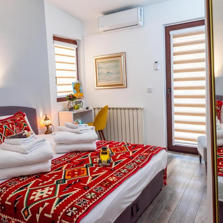 Hotel Vamos Sarajevo, b&b - Deluks Dvokrevetna Soba sa Bračnim Krevetom i Balkonom - 1