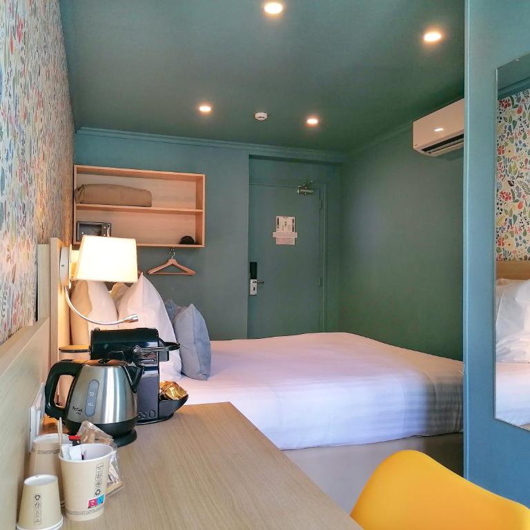 Hôtel Du Centre, un hôtel AMMI - Superior Room with Notre Dame view - 1