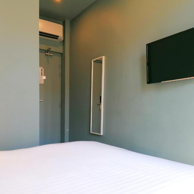Hôtel Du Centre, un hôtel AMMI - Small Economic Double Room 9m² - Courtyard View - 14