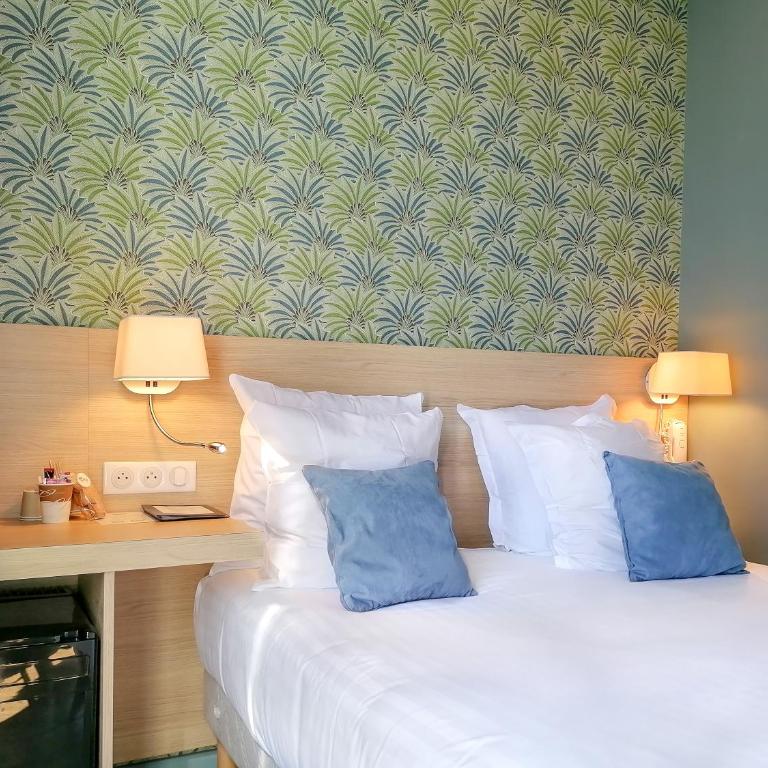 Hôtel Du Centre, un hôtel AMMI - Small Economic Double Room 9m² - Courtyard View - 10