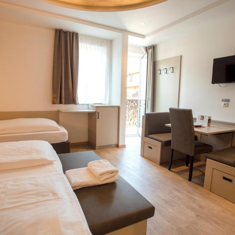 Hotel Chrys - Camera Tripla - 2