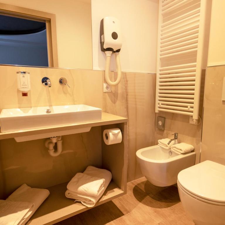 Hotel Chrys - Camera Tripla - 3