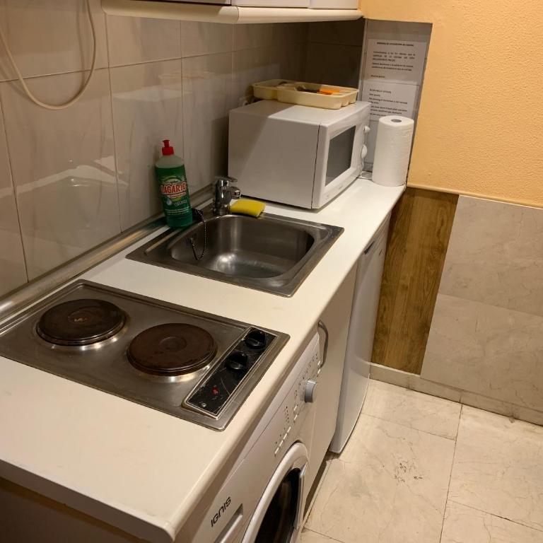 Apartamentos y Estudios Torr en Madrid - Chamartín con Wifi Gratis - Studio - 9