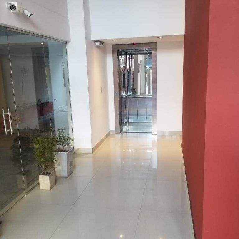 Departamento moderno con cochera en lomas de Zamora - Apartamento de 1 dormitorio - 20