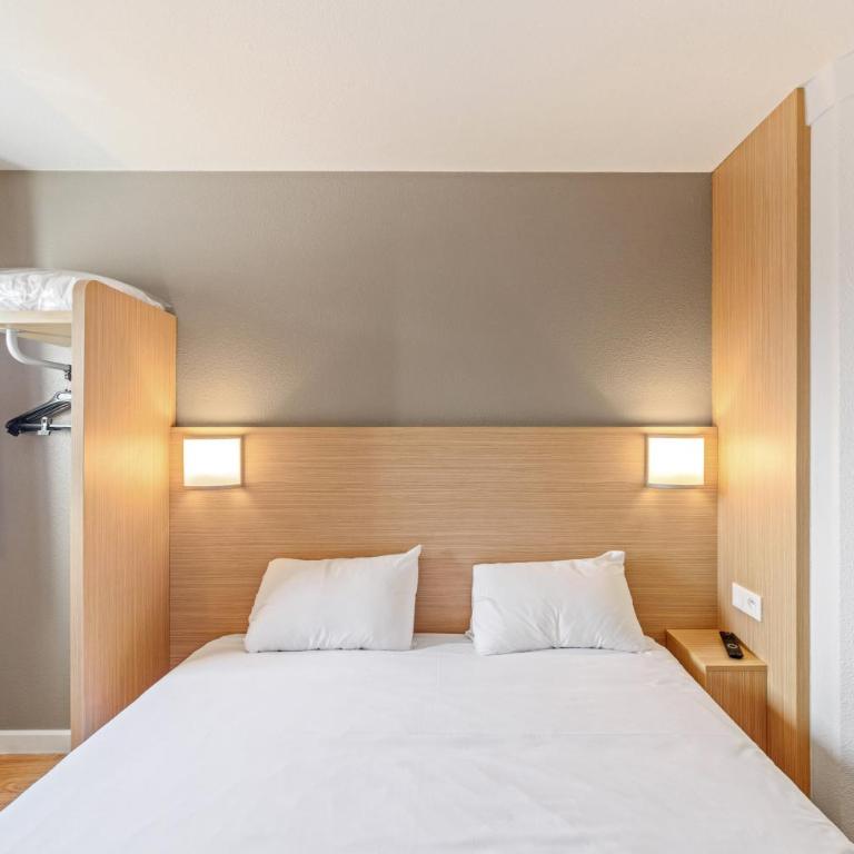 Kyriad Direct Annemasse - Genève - Chambre Triple - 3 Lits Simples - 4