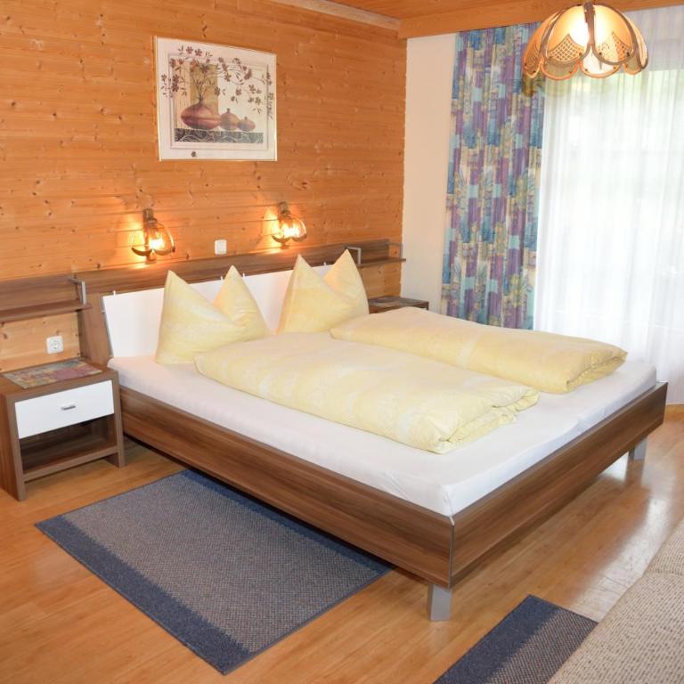 Ferienwohnungen Rieser - Apartment mit 3 Schlafzimmern und Balkon - 7