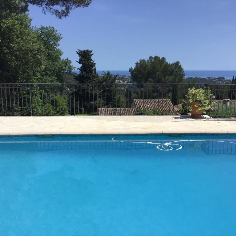 Luxury Villa with Panoramic Views, Pool & Serene Garden Retreat - Villa - Vue sur Mer - 26