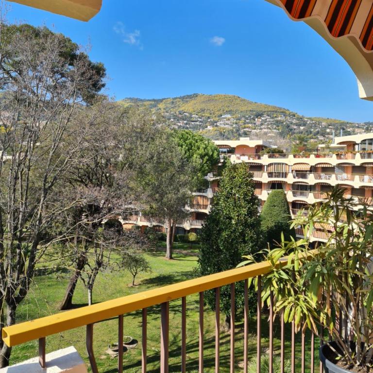 Bel appartement terrasse au 4ème et dernier étage - Apartment with Mountain View - 2