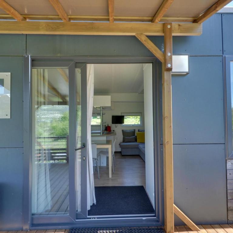 Camping-Hotel de Plein Air Les 2 Bois - Two-Bedroom Mobile Home - 6