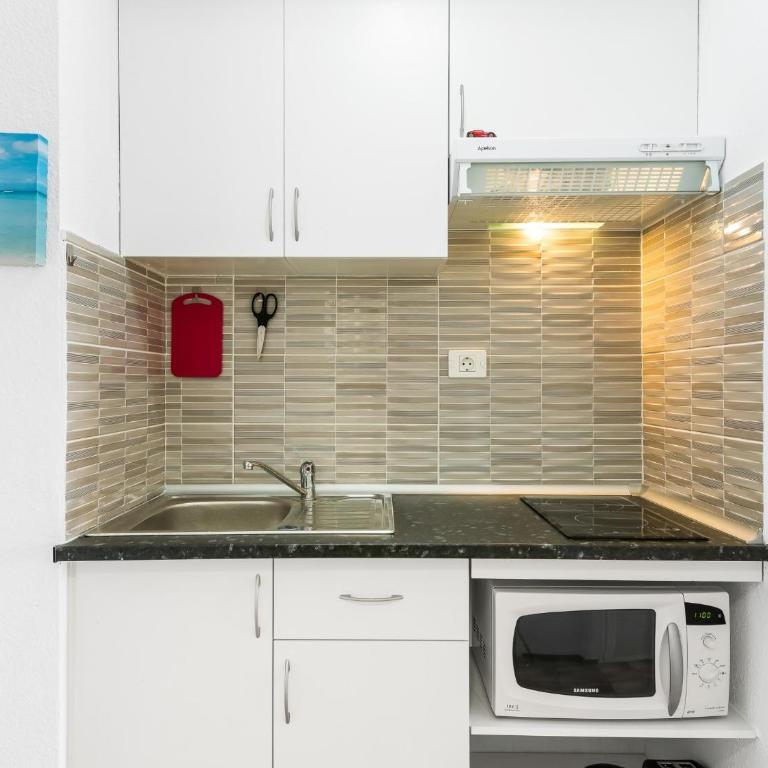 651 Bright establishment, heated pool and Wi Fi - Estudio con sofá cama - 19