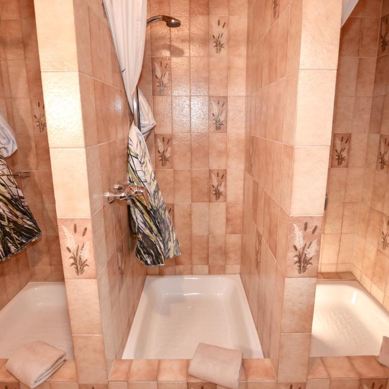 Gasthof Finkenhof - Chambre Quadruple avec Salle de Bains Commune - 5