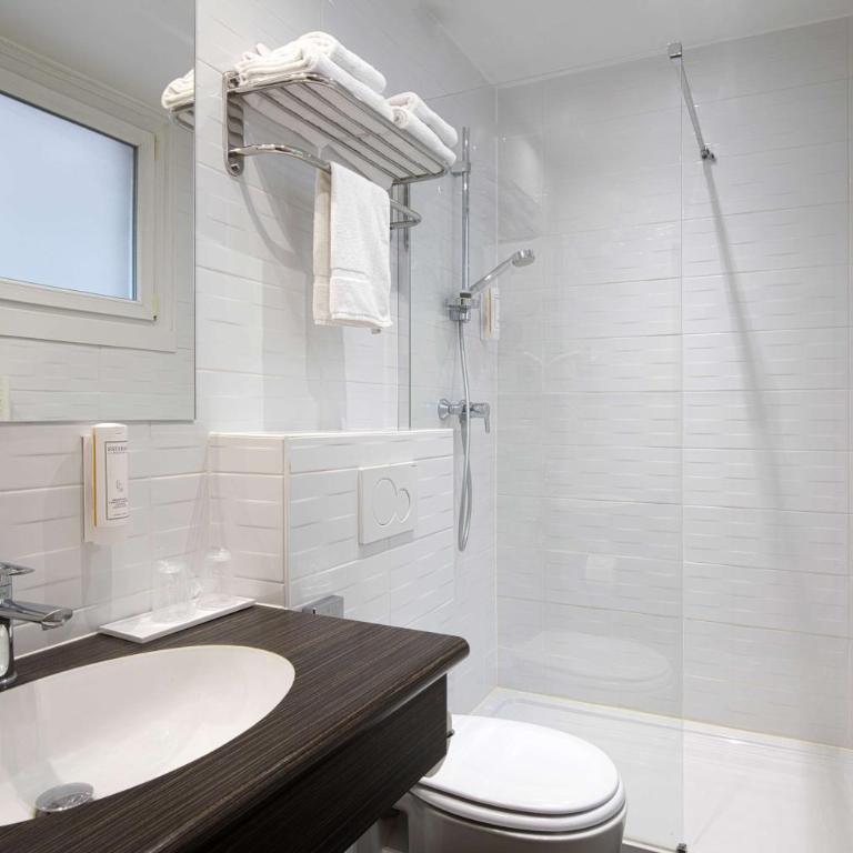 Best Western Hotel Graslin - Chambre Lit Queen-Size Confort sans Climatisation - 8