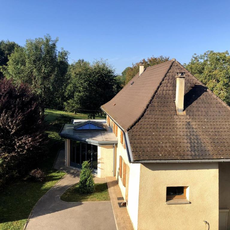 Havre de paix et de verdure proche Walibi et A43 - 4 étoiles - Maison 3 Chambres - 2