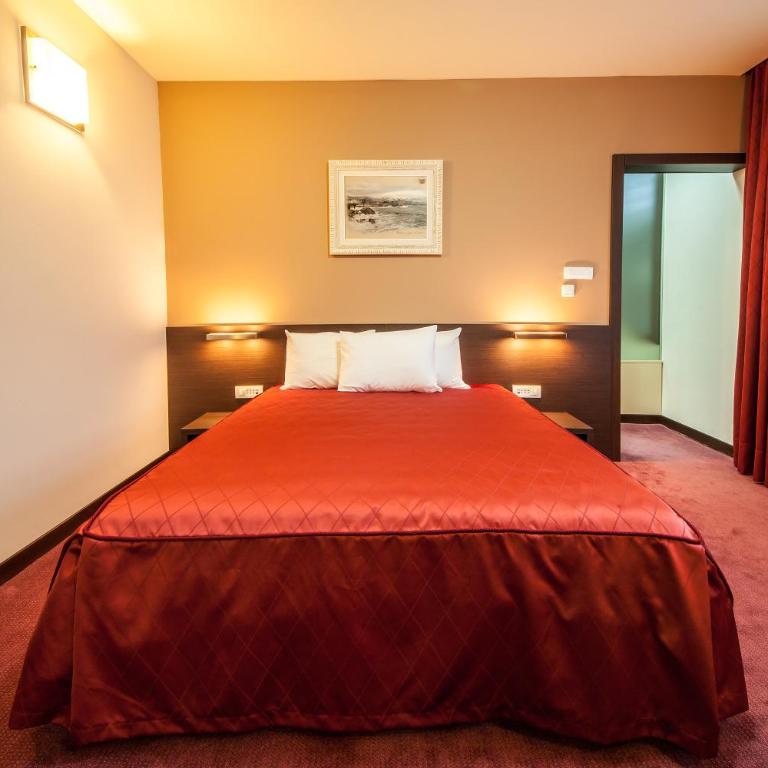 Hotel Terminus - One-Bedroom Suite - 8