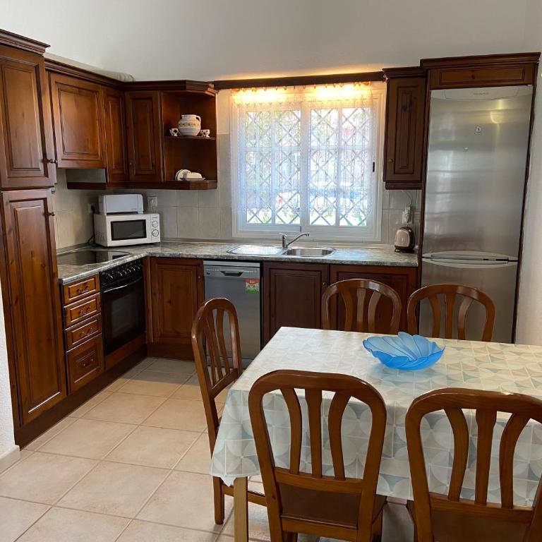 Villa Leon - Three-Bedroom House - 13