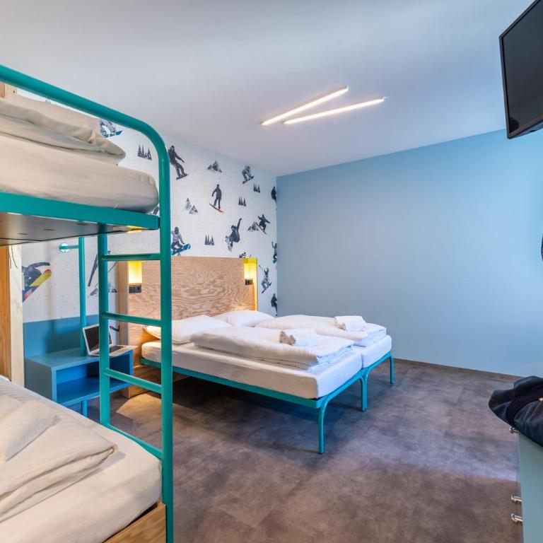 MEININGER Hotel Innsbruck Zentrum - Vierbettzimmer - 3