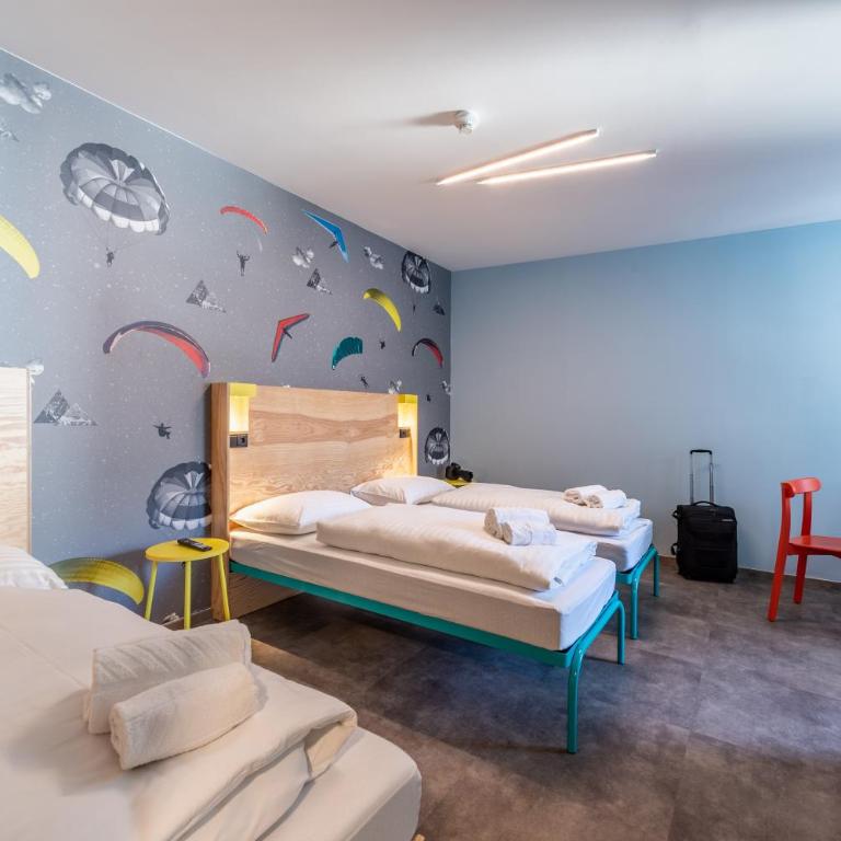 MEININGER Hotel Innsbruck Zentrum - Dreibettzimmer - 4