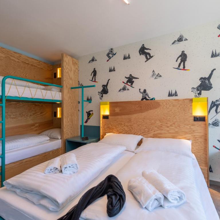 MEININGER Hotel Innsbruck Zentrum - Vierbettzimmer - 4