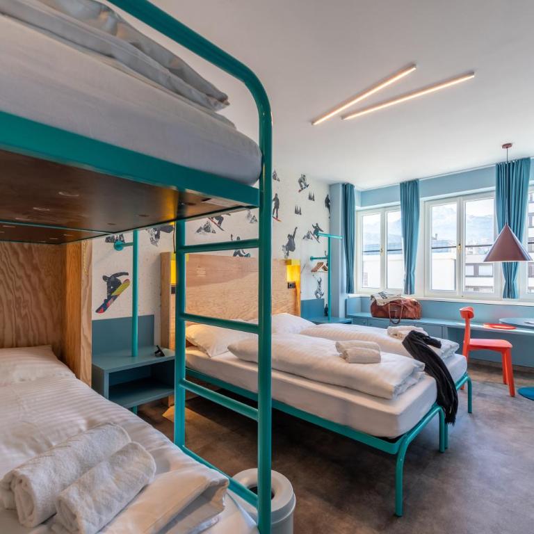 MEININGER Hotel Innsbruck Zentrum - Vierbettzimmer - 1