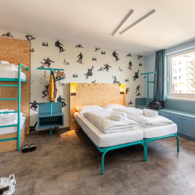 MEININGER Hotel Innsbruck Zentrum - Sechsbettzimmer - 2