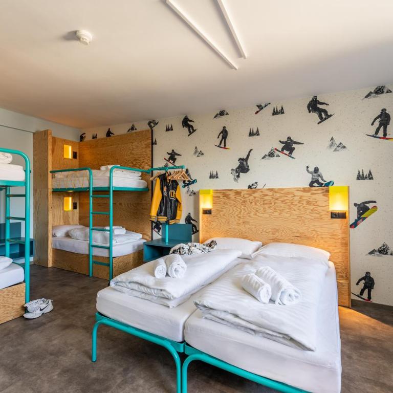 MEININGER Hotel Innsbruck Zentrum - Sechsbettzimmer - 3