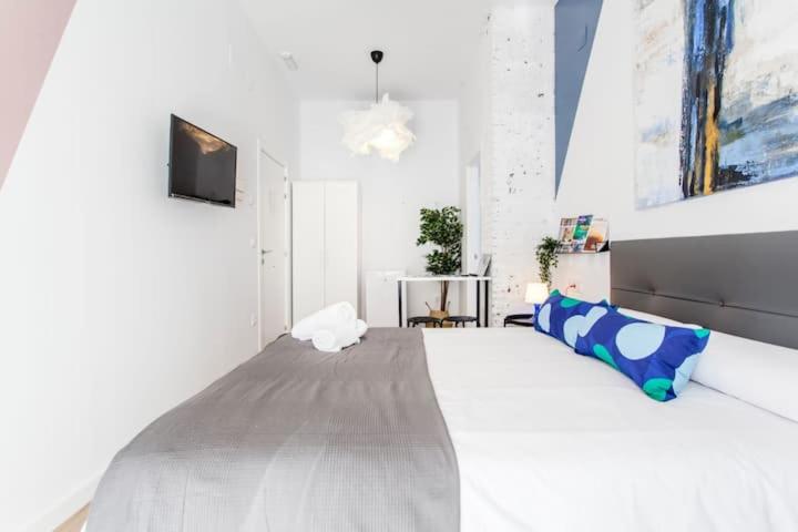Cool Loft AutoCheck CENTER HISTORIC - Double Room with Private Bathroom - 2