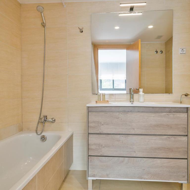 Inside Barcelona Apartments Princep - Three-Bedroom Duplex with terrace - 17