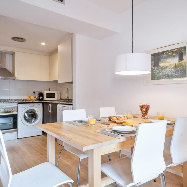 Inside Barcelona Apartments Princep - Three-Bedroom Duplex with terrace - 8