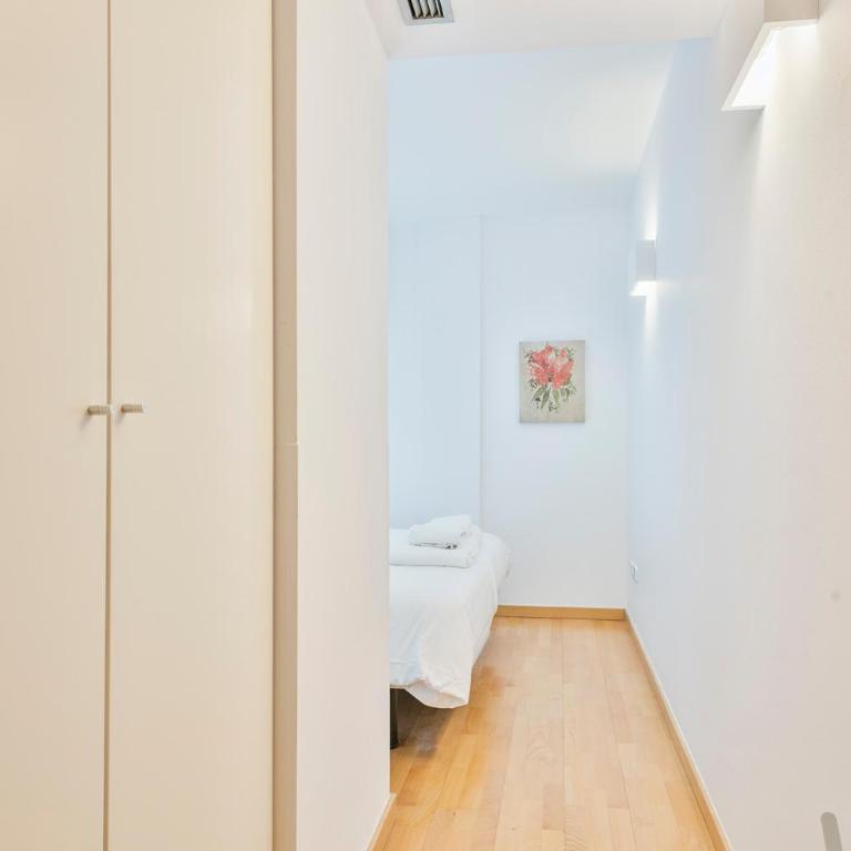 Inside Barcelona Apartments Princep - Two-Bedroom Duplex with Terrace - 16