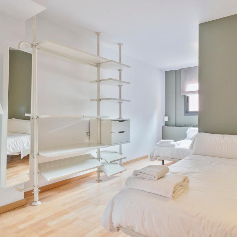 Inside Barcelona Apartments Princep - Two-Bedroom Duplex with Terrace - 9