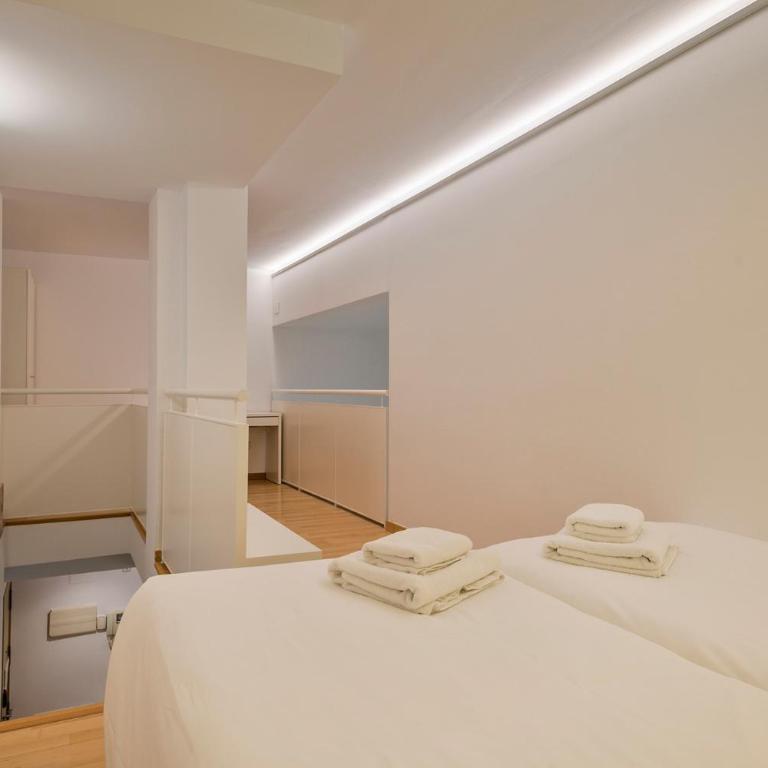 Inside Barcelona Apartments Princep - One-Bedroom Duplex - 3