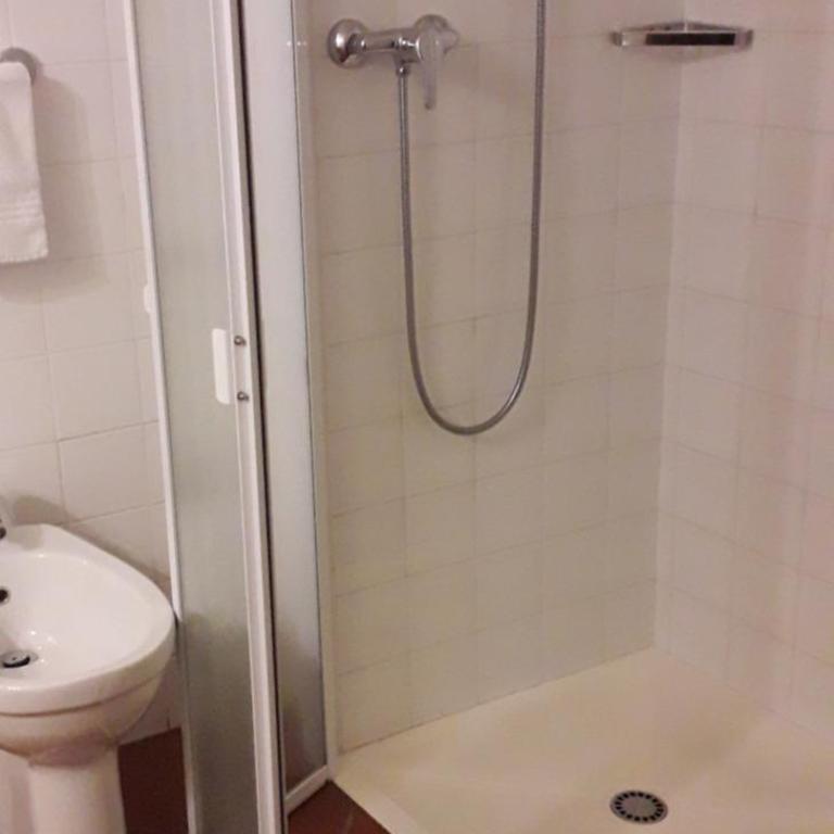 Hotel De Prati - Camera Matrimoniale Economy con Letto a Una Piazza e Mezza - 3
