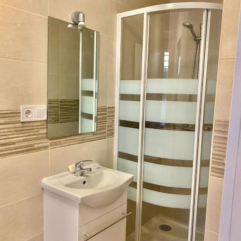 Centro Mirasierra - Metro Usera 01 - One-Bedroom Apartment - 12